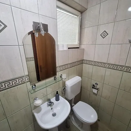 Tira Villa *